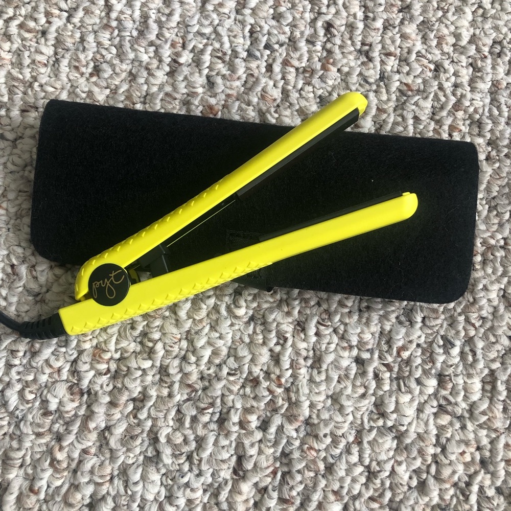 PYT mini hair straightener